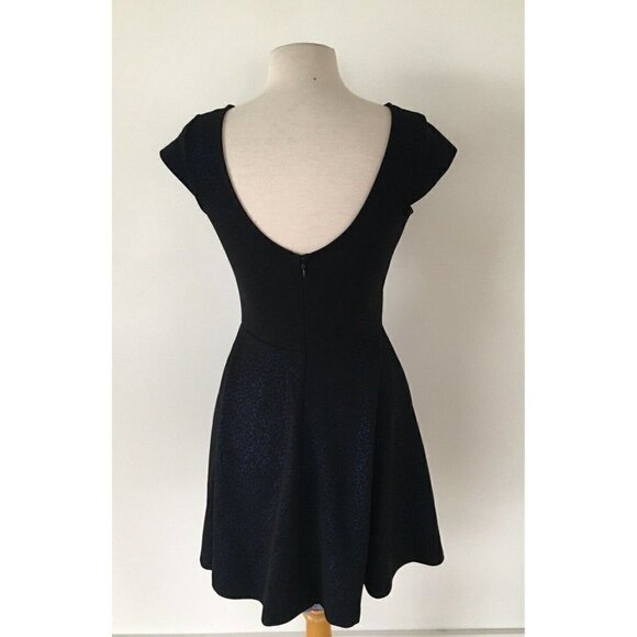 Snap Black And Blue Leopard Print Size Medium Junior - Picture 3 of 5